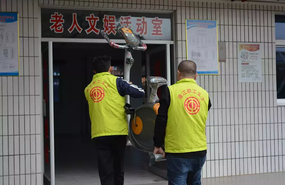 春節(jié)將至 溫暖常伴丨濠江區(qū)持續(xù)開展節(jié)前慰問活動
