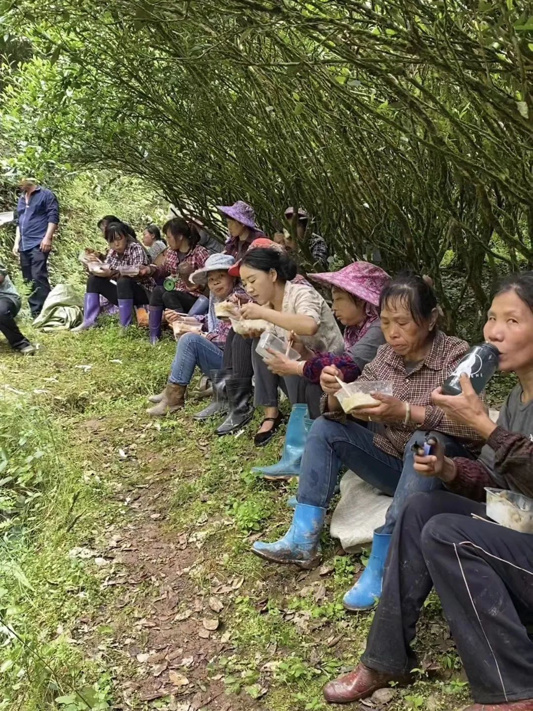 负债80万的单亲妈妈，逆袭成千万粉丝乡村红人，越努力的人越幸运