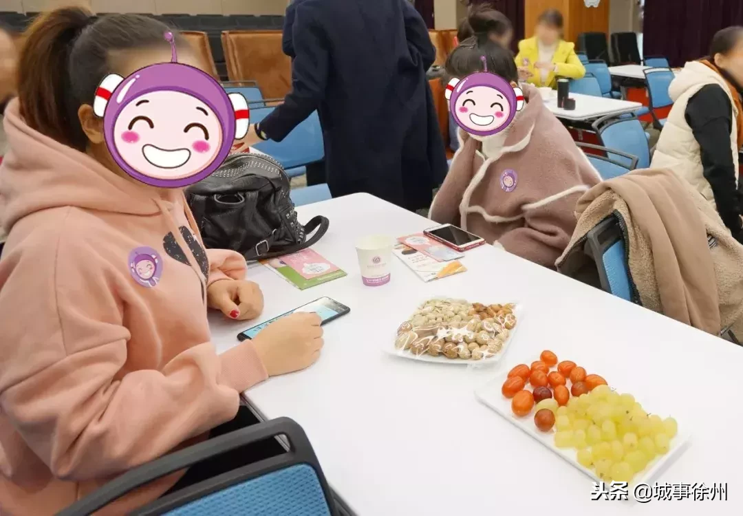 她们泪洒现场,泣不成声,到底是怎么回事?