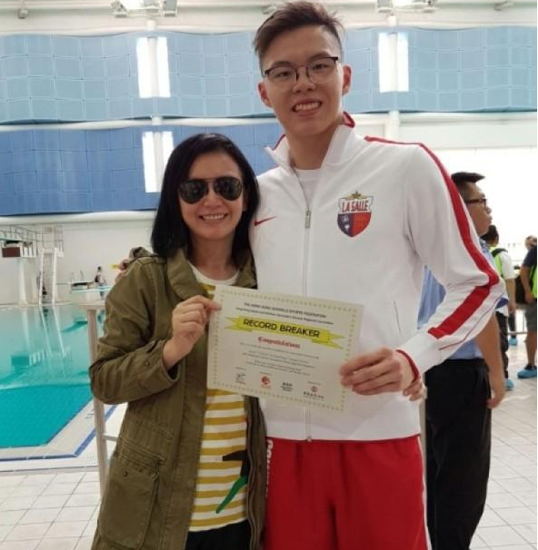 她是梁朝伟前女友，被闺蜜刘嘉玲夺爱，嫁豪门被气走，今54岁仍单身