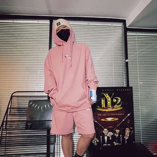 Jony J联名T恤被骂割韭菜，rapper的潮牌中有“黑店”吗？