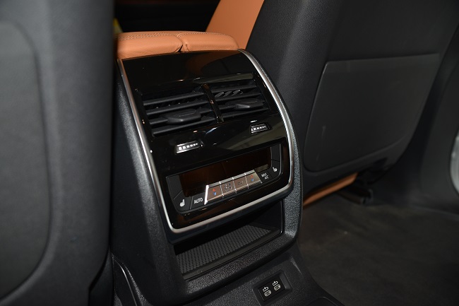 实车拍摄--2019款 宝马 X7 xDrive40i 带换挡拨片 加规
