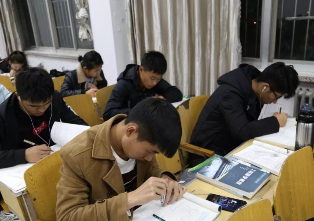 大学校园内的“兼职工作”，含金量不高，却很受大学生的欢迎