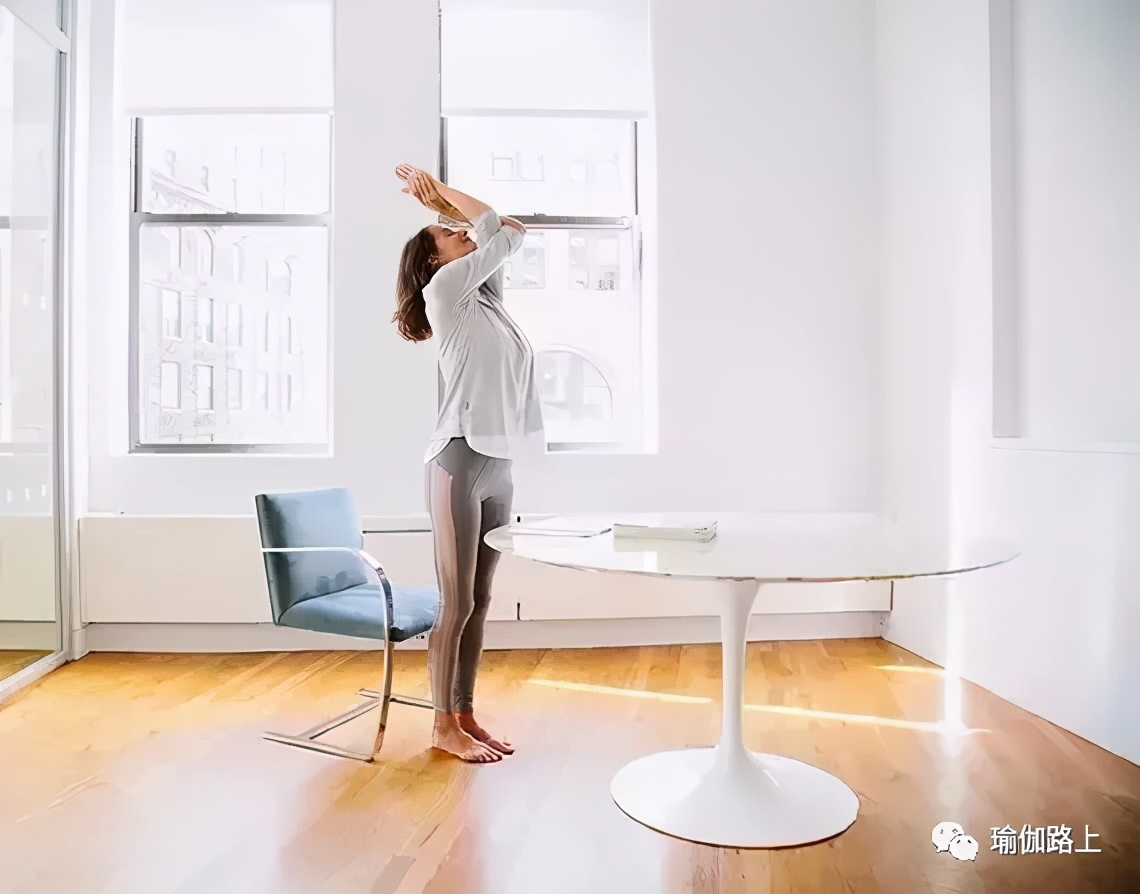 一套简单有效的办公室瑜伽，10分钟缓解全身疲劳（收藏级）