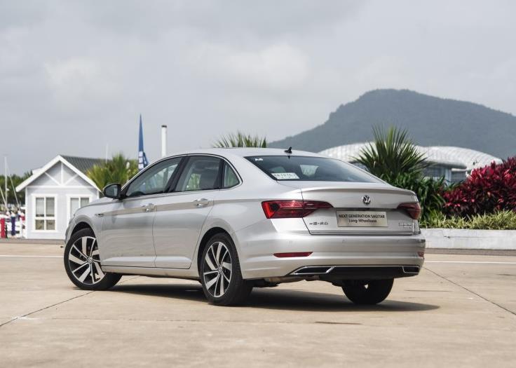 开完大众速腾,再试驾丰田亚洲狮,发现了大众和丰田差距有多大?