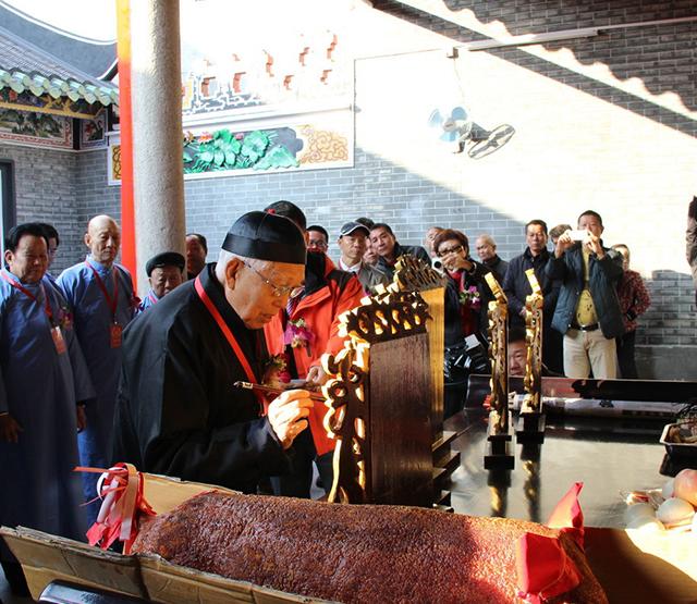 著名风水大师逝世，他一句“你亡妻死得惨”，就拿了李嘉诚200万