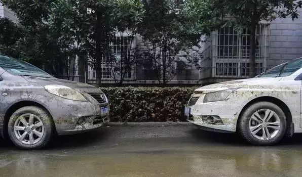 撕不掉的痛！车贴怎么清除才不伤车？