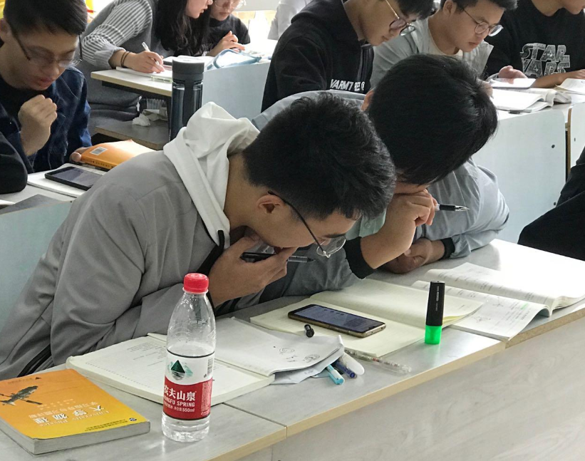 校园里出现“佛系大学生”，不进学生会也不加社团，老师也没办法