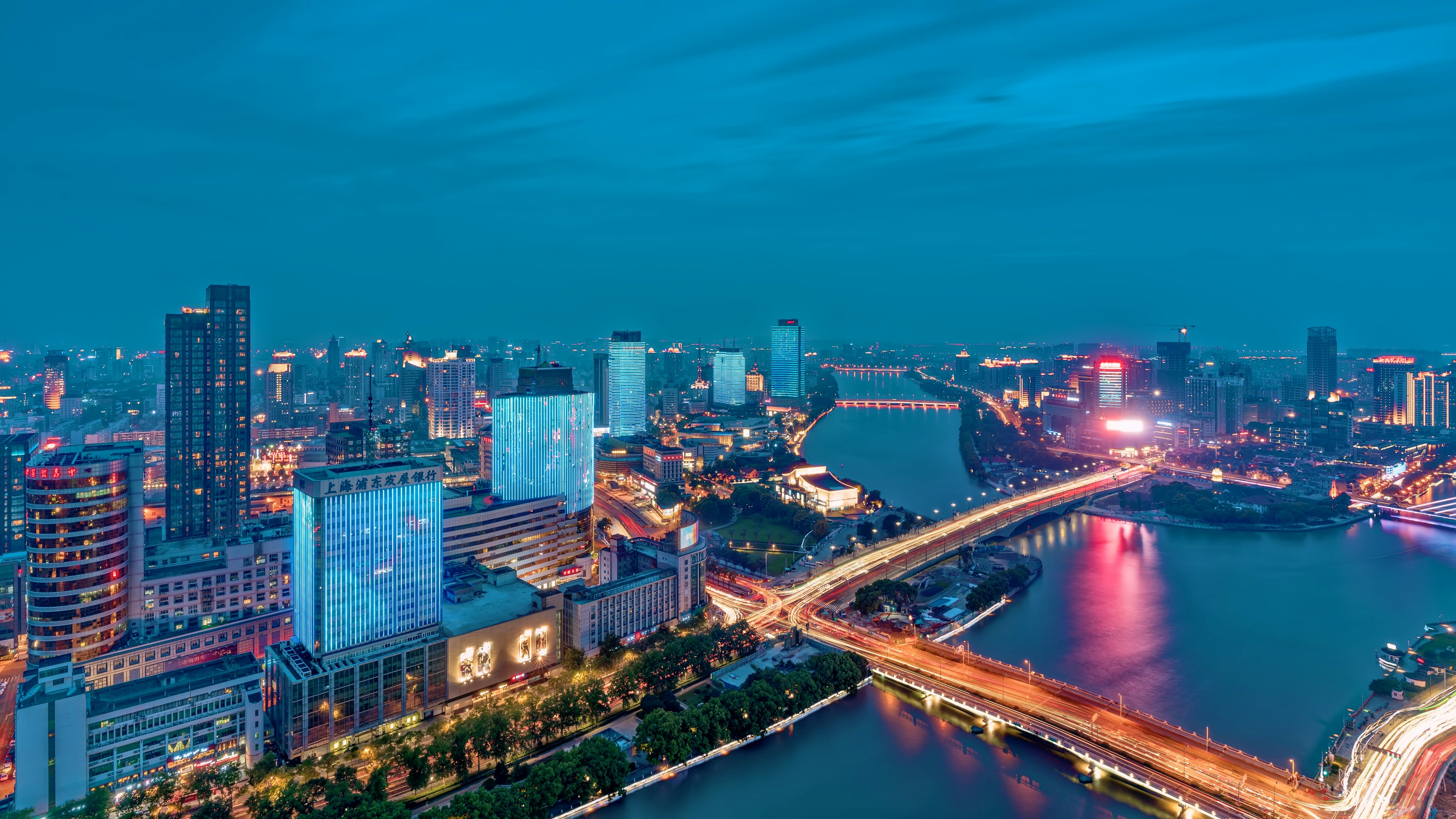 “万年老二”宁波，与杭州相比，究竟“差”在何处？