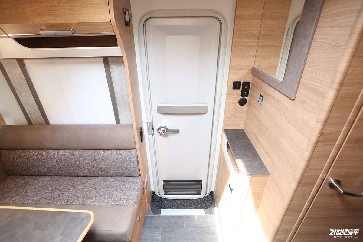 如何选择一款实用的房车门?这个细节你注意到了么