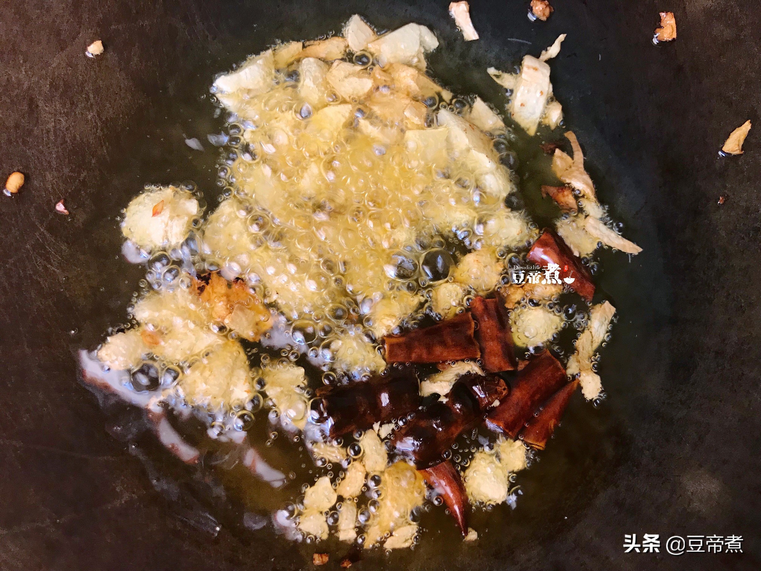 此菜便宜又好吃，经常吃能预防感冒，还壮阳补阴，东北老铁都知道