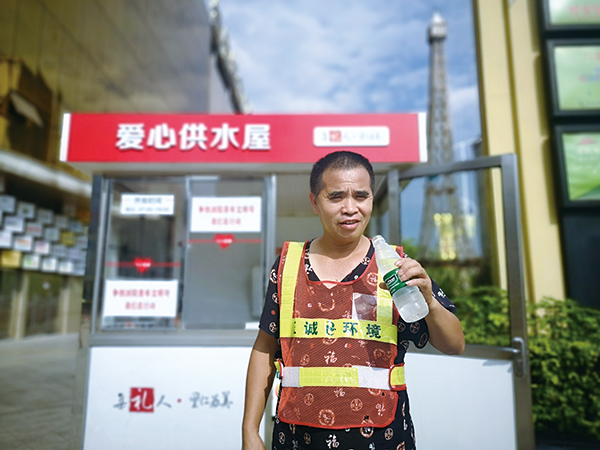 浏阳“爱心冰箱”又上街了，户外工作者免费享清凉