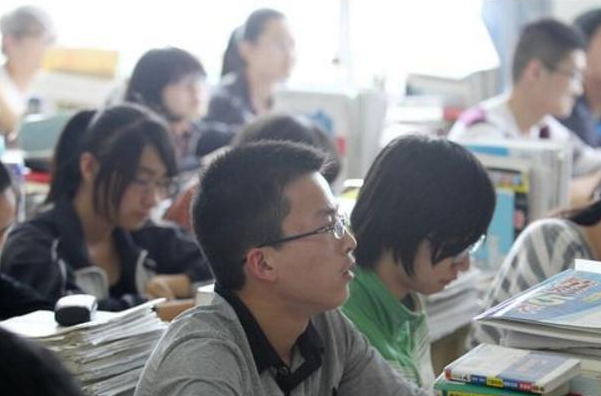 你的学费涨了吗？武汉各大高校学费出现“天价”，学生：承受不住