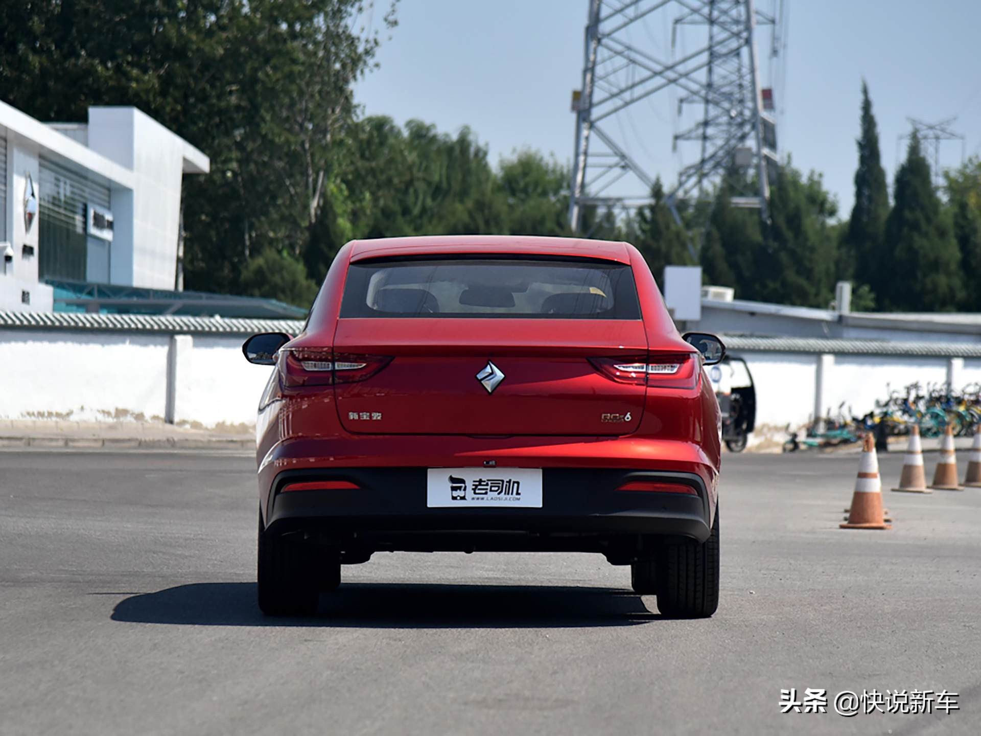 7.3L/100km，买菜家轿，颜值能打，实拍宝骏RC-6