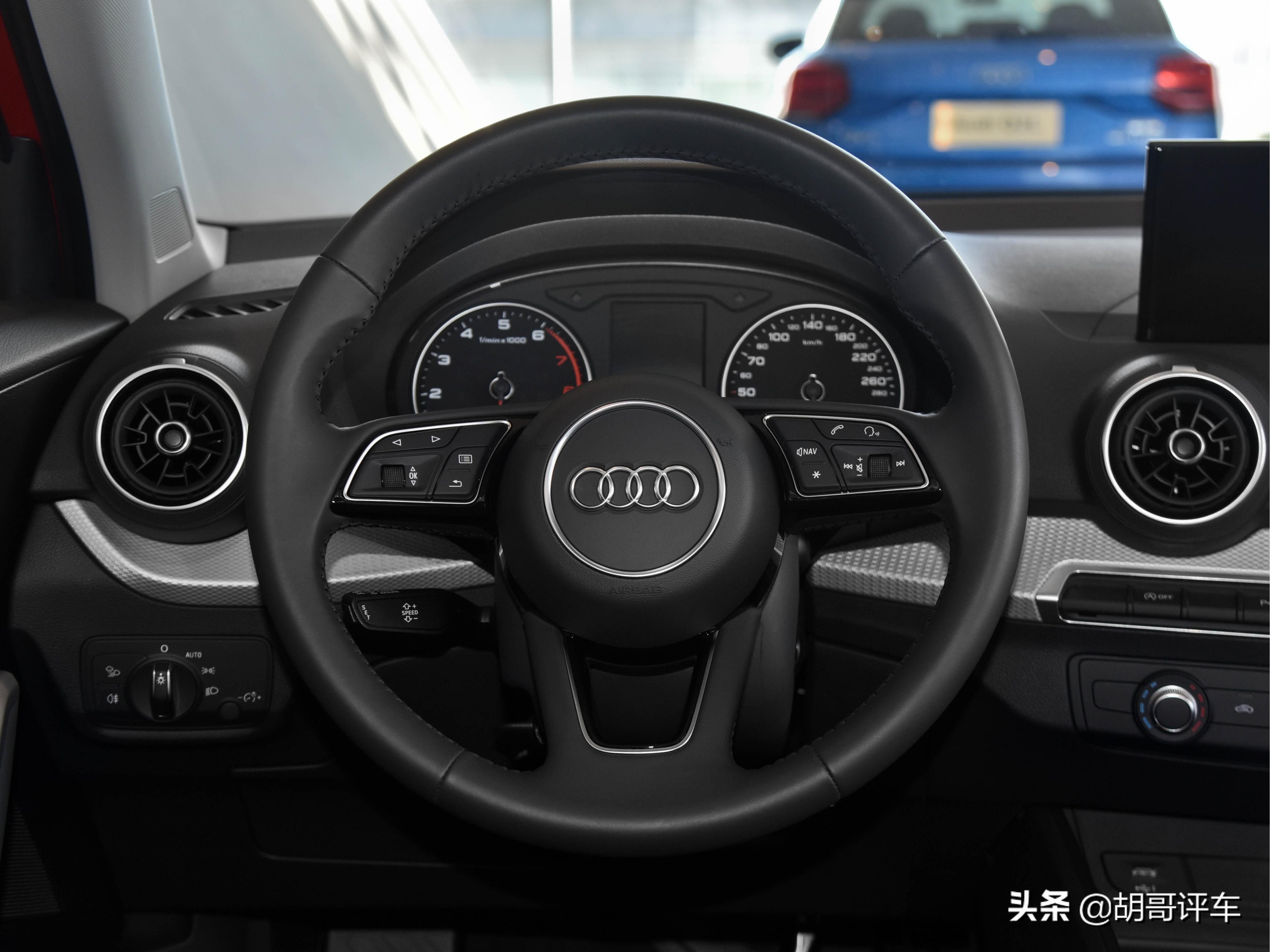 没比CR-V贵，德味精致小车，加长轴距，熏黑套件，实拍奥迪Q2L