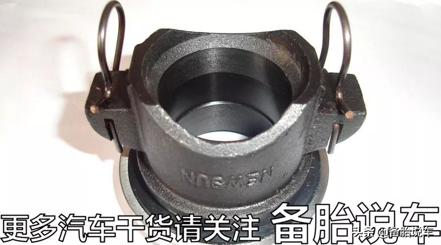 转弯的时候要不要踩离合？一次给你讲清楚，新手学会不吃亏