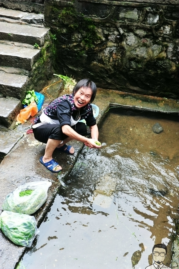 重庆古镇一汪神奇的泉水，曾养活数万人口，古镇人用它洗菜做饭