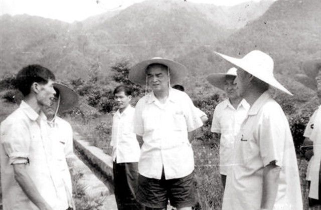 厦门市第一任市长，也曾担任广东省省长，90岁逝世，官至正部级