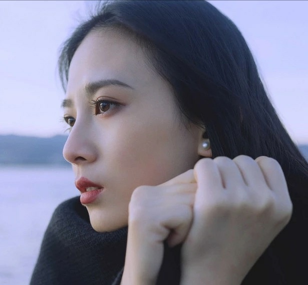 适合发朋友圈的深夜治愈句子，宁愿说我爱你，谁都不是爱情的乞丐