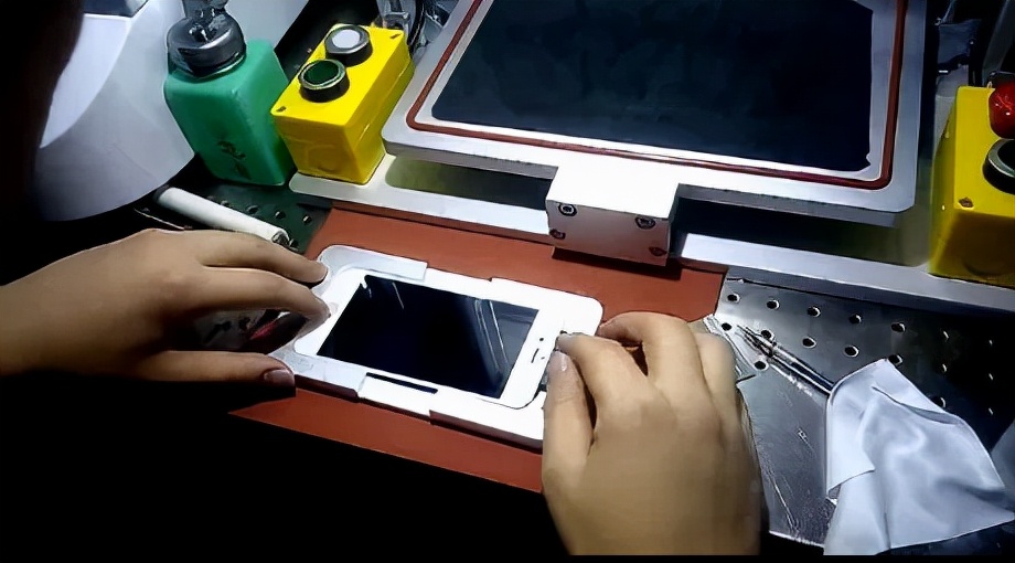 太吓人！上海一女生修手机后，竟收到自己裸照！维修店员还发来这种邮件