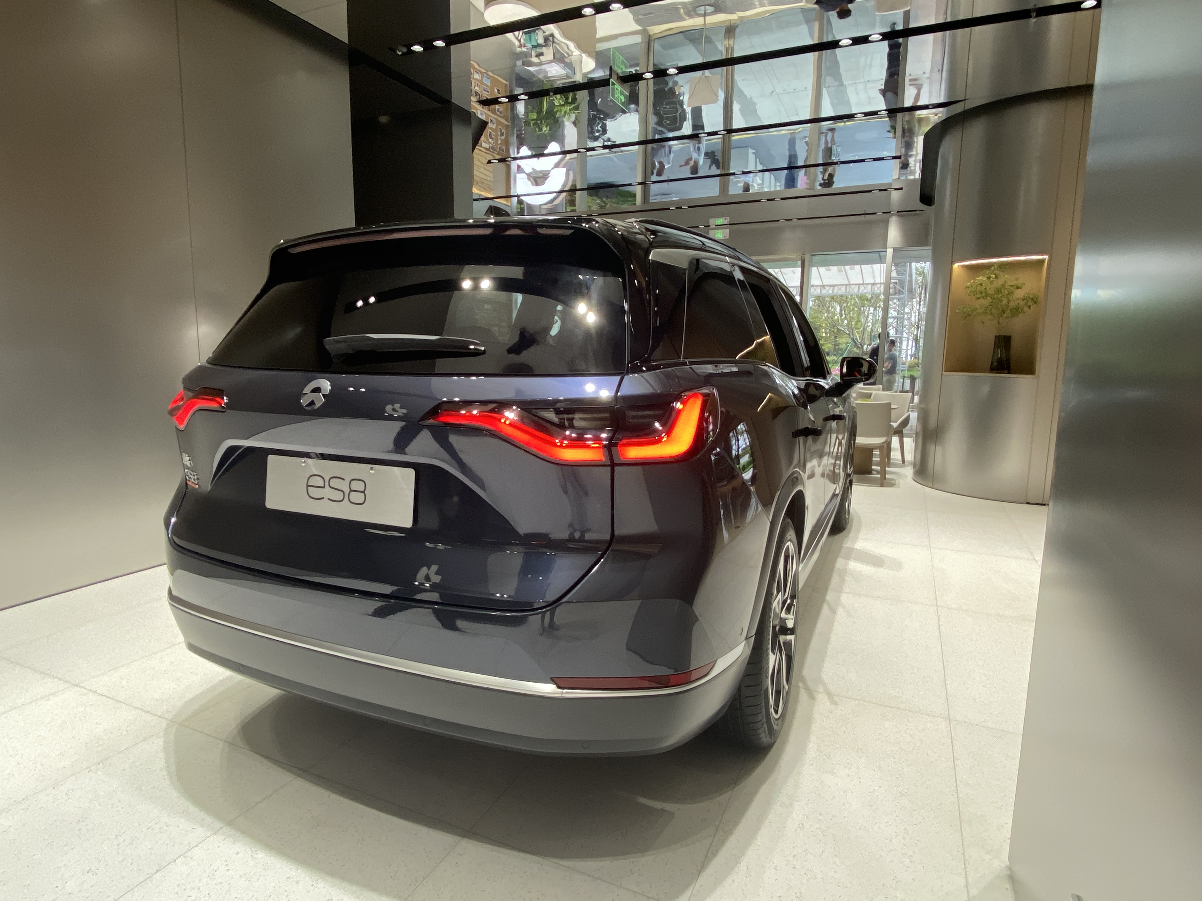 es8蔚来汽车图片(六座只当四座用) - 四帝国车市