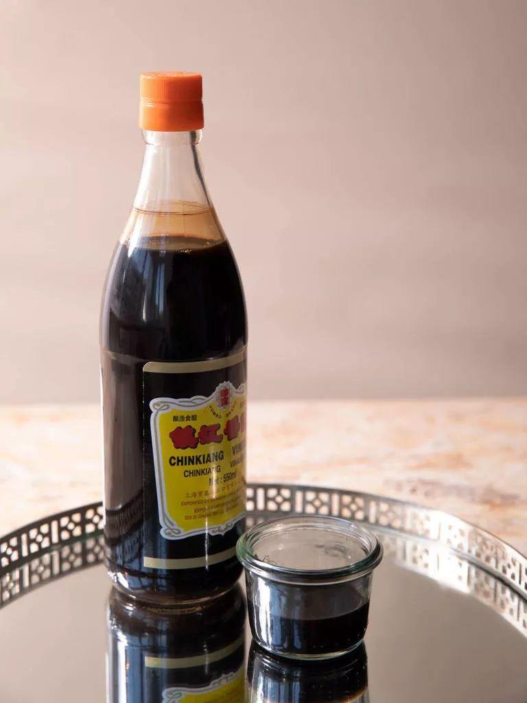 黑醋是什么原料做的，各种醋的区别和作用对比
