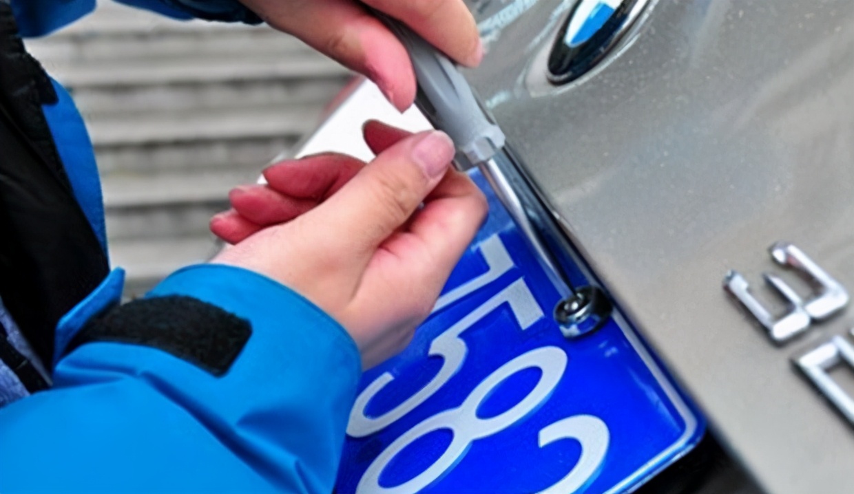 汽车车牌怎么安装,汽车车牌怎么安装视频教程