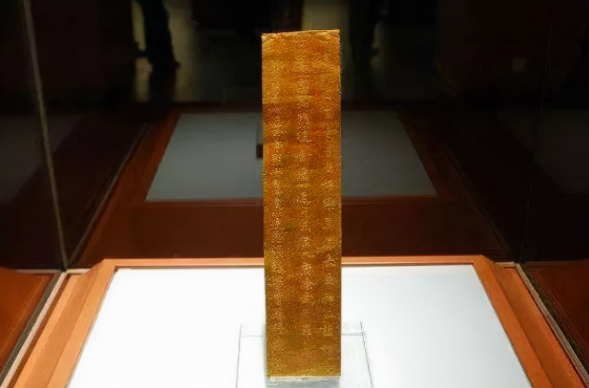 村民在石缝捡到宝贝，文物贩子开出5万高价，足以买套四合院