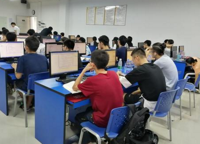 考上民办二本学校，一年学费2.8万，这4个专业值得学生“捡漏”