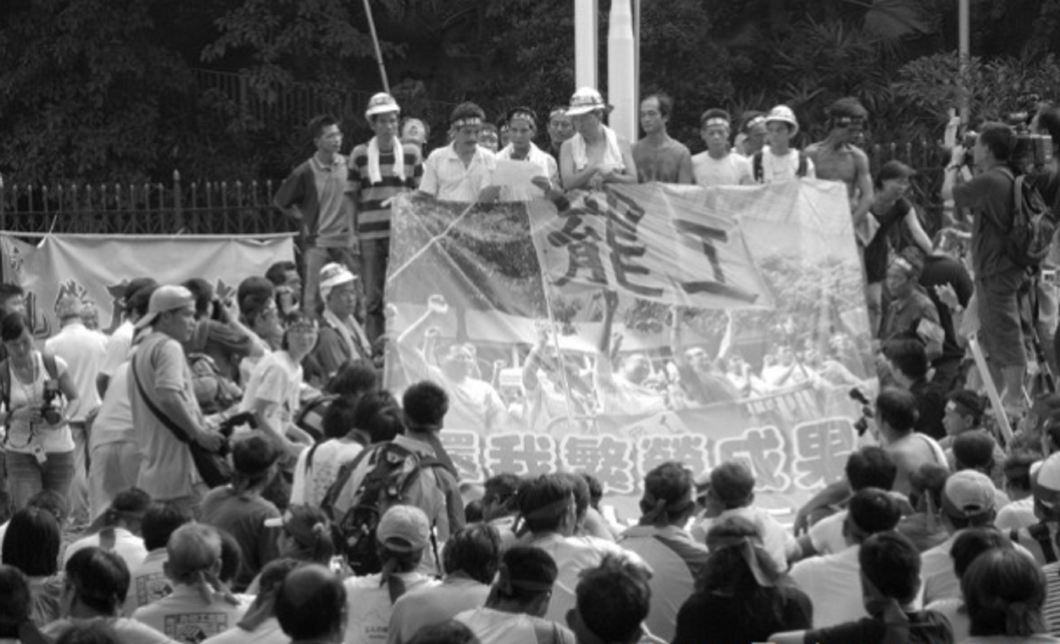 1952年江西一书店老板被逮捕，经公安审查，揭开26年前的一桩大案