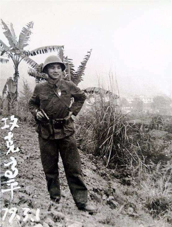 韩怀智中将，《高山下的花环》里雷军长的原型之一，其子也是少将
