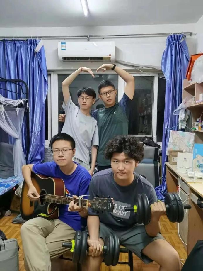 上海又现4个“超强”学霸宿舍：15人升学名校，1人签约上市公司！