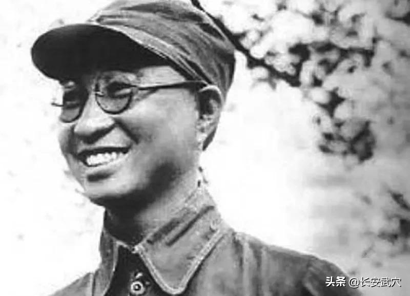 1929年中央出了一名叛徒,周恩来亲自发出"绝杀令",全城追杀叛徒
