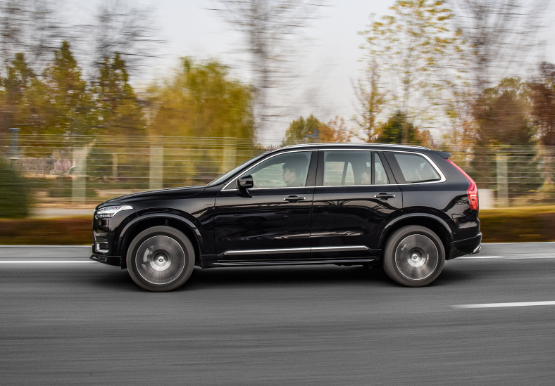 68.2万喜提沃尔沃XC90，2个月再开大众途锐，车主：对比差距明显