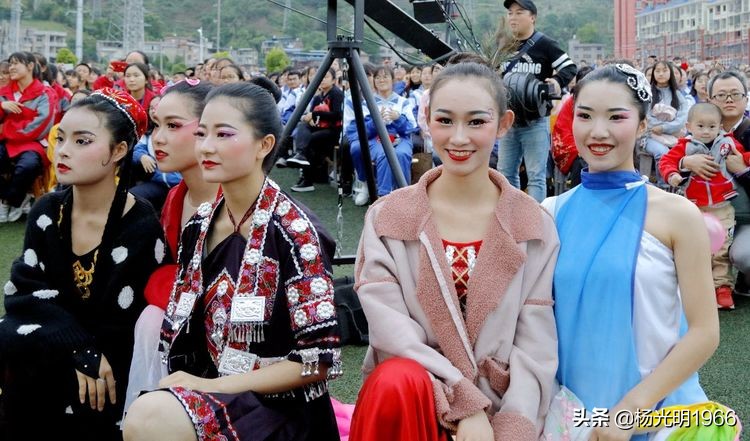 施秉一中：唱响青春   舞动人生