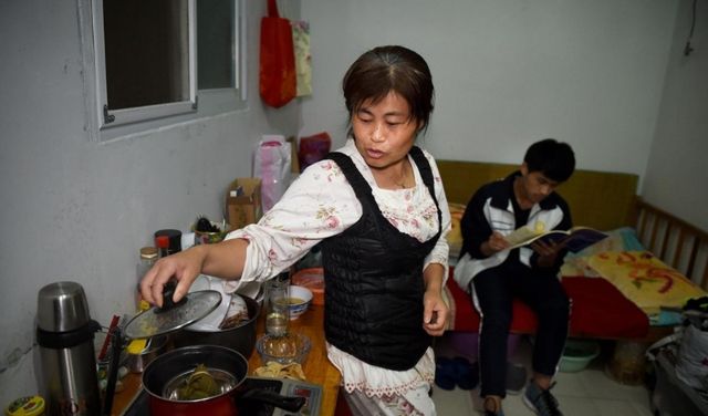 母亲答应儿子去陪读，没想到背后却另有隐情，得知真相后悔不当初