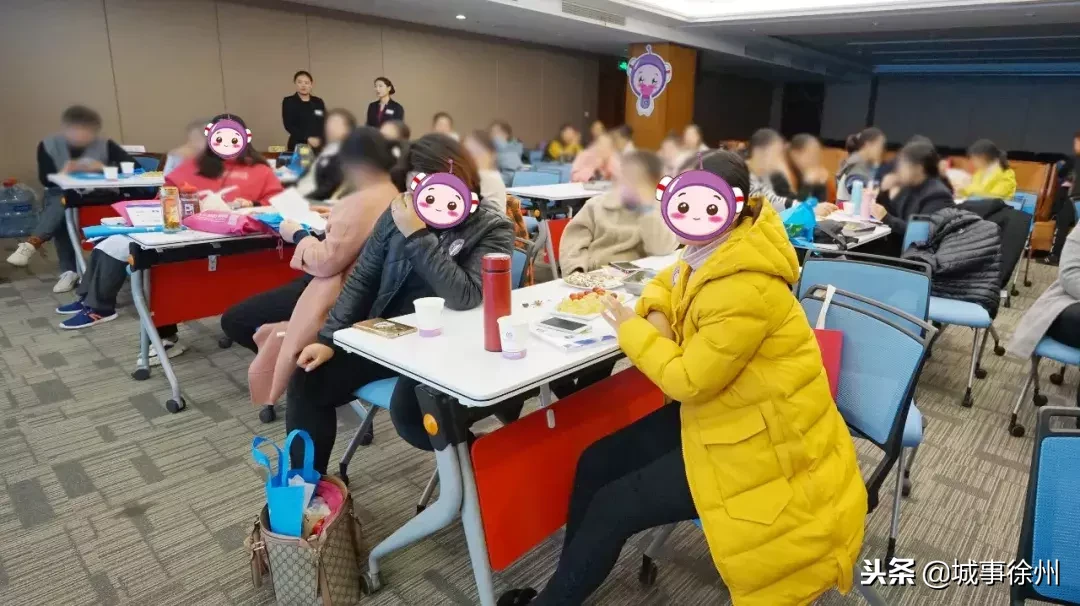 她们泪洒现场,泣不成声,到底是怎么回事?