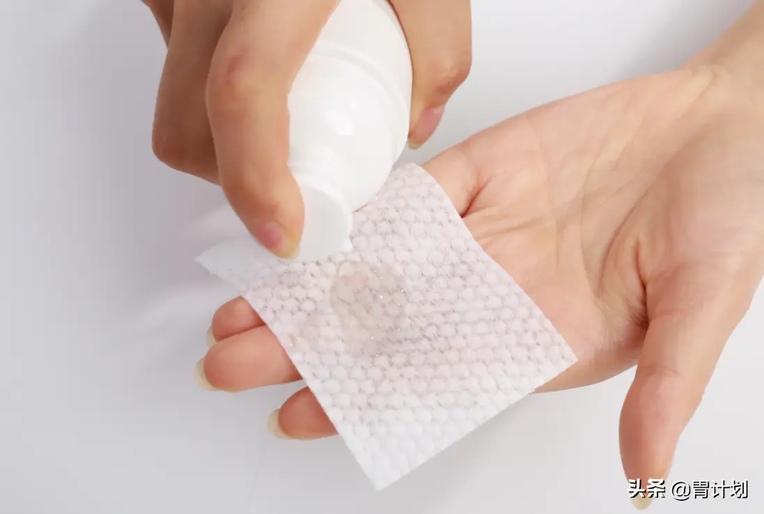 睡前是护肤的“黄金期”，坚持做好这几点，延缓肌肤老化的速度