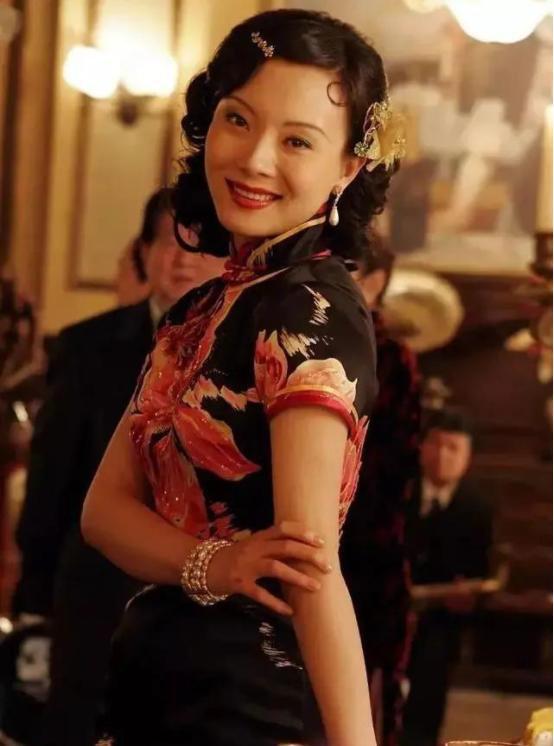 旗袍别瞎穿，太干瘪没韵味，太丰腴不遮肉，能驾驭的都是气质女神