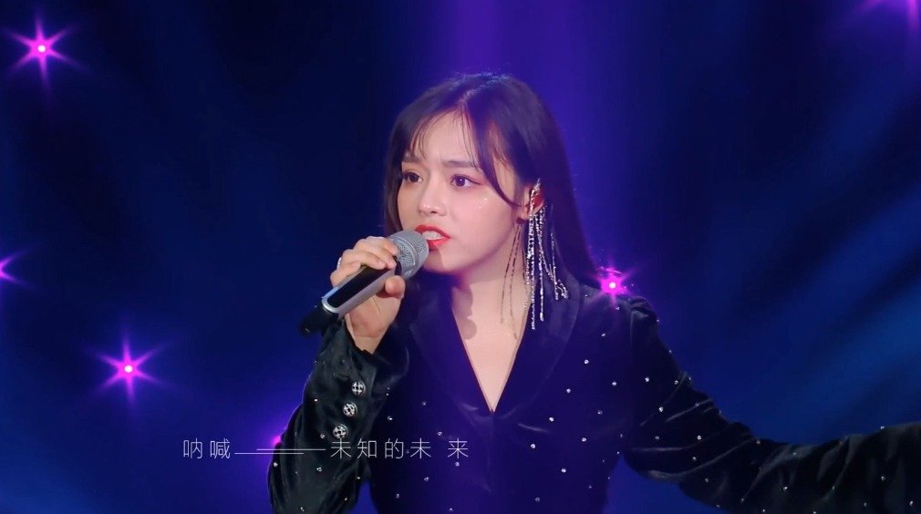 黄霄云16岁通过好声音走红,6年后成小导师引起热议 - 114知识网