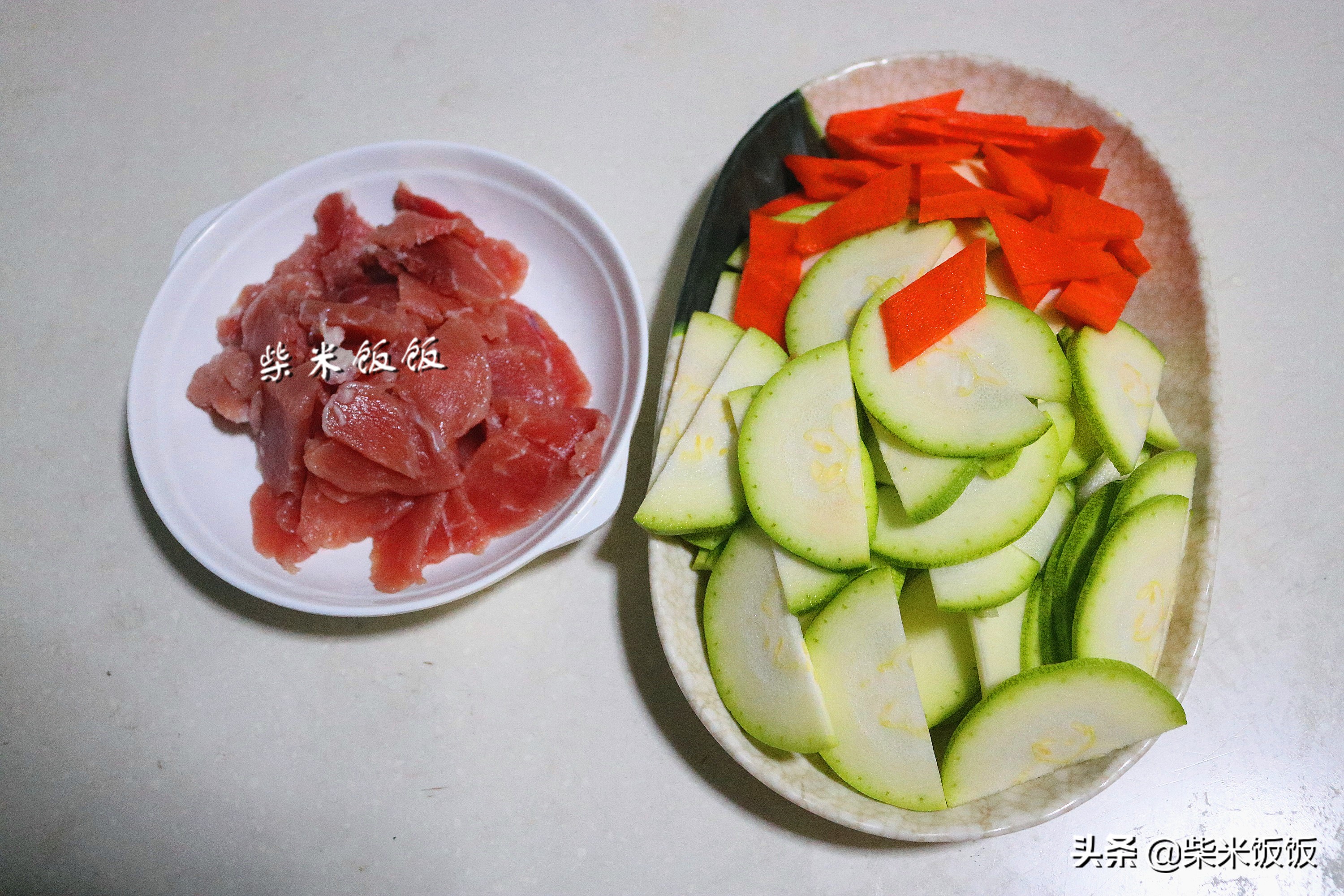 天越冷，我家越爱吃这菜，炒一炒，鲜嫩又多汁，总也吃不厌