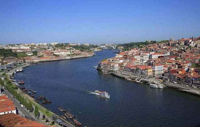 为何伊比利亚半岛没有变成阿拉伯人，小亚细亚半岛却变成突厥人？