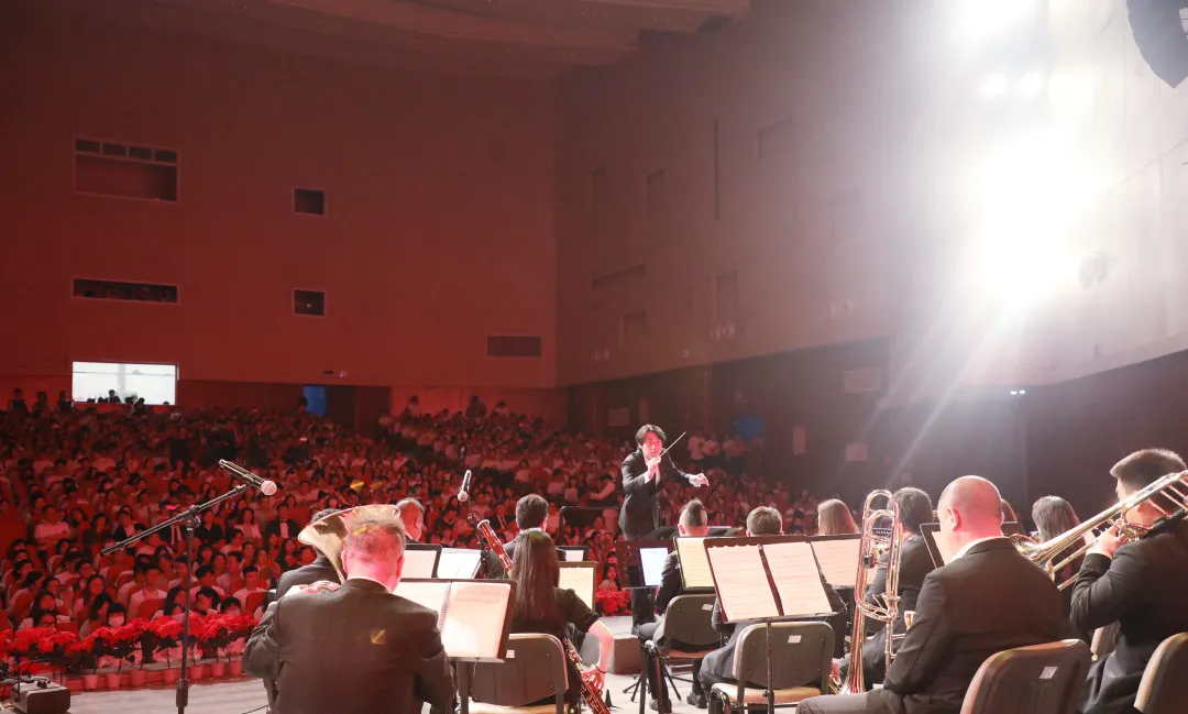 点燃爱国热情！成都文理学院用主题音乐党课，献礼建党100周年