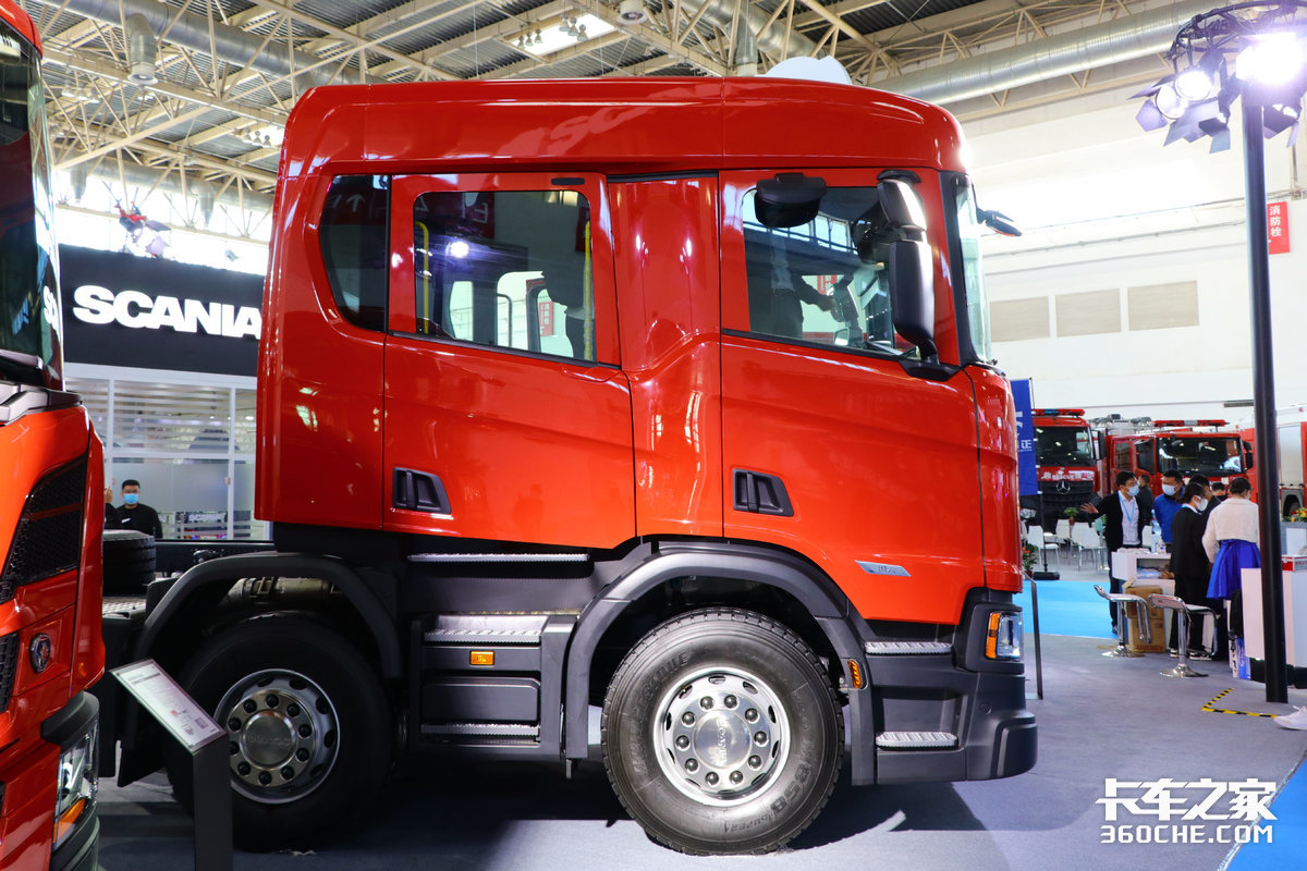 16升V8动力，国内最大马力消防车，斯堪尼亚R650能装10个人