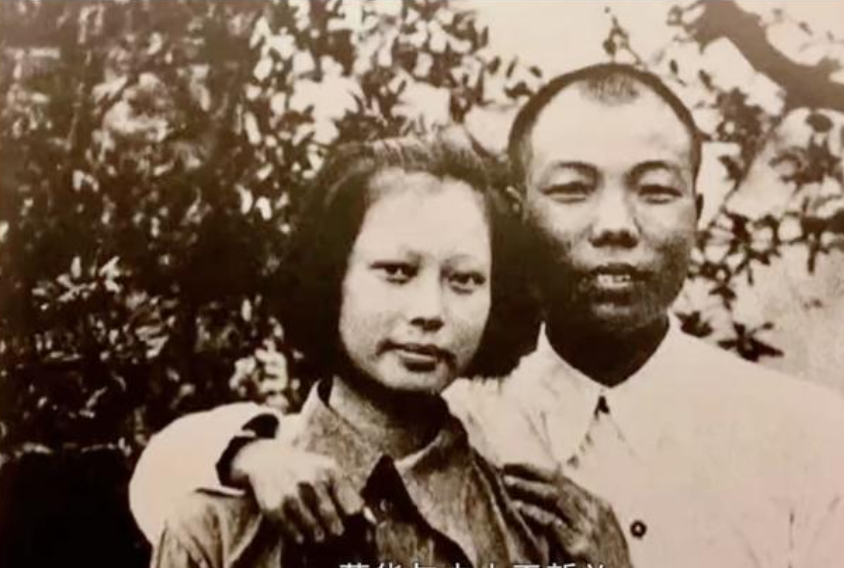 王新兰偶遇毛主席，送她去找肖华，江青：我看看这漂亮的女红军