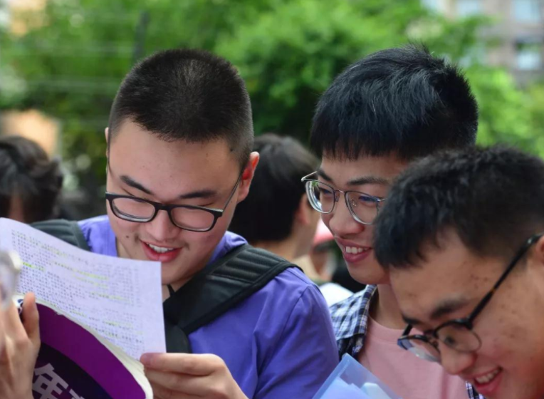 21年高考分数线公布，500分竟是“专科命”，文理之间相差100分