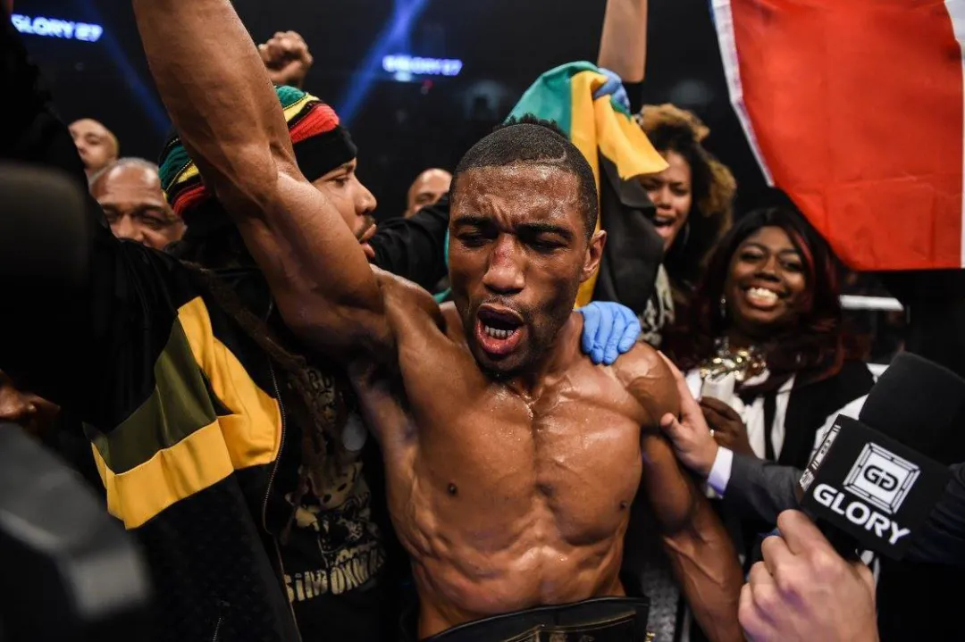 豪取 59 场连胜！揭秘死神方便散打式踢拳