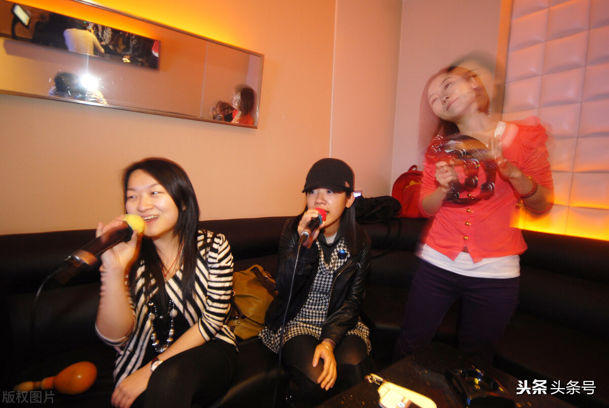 小学同学聚会：再见十年前的她，二十二岁就已经是孩子她妈