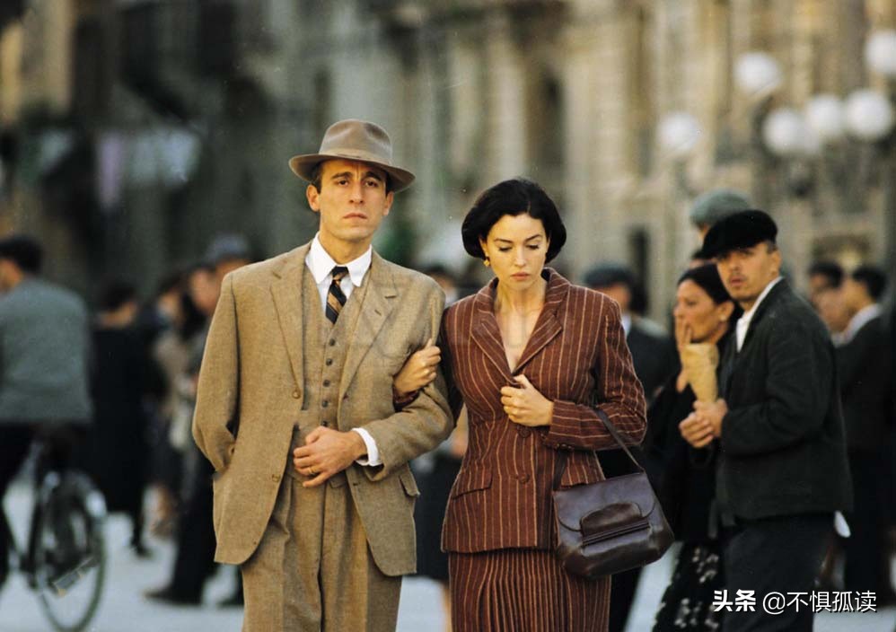 《西西里的美丽传说》：她因为太美丽，被嫉妒的女人群殴、剃光头