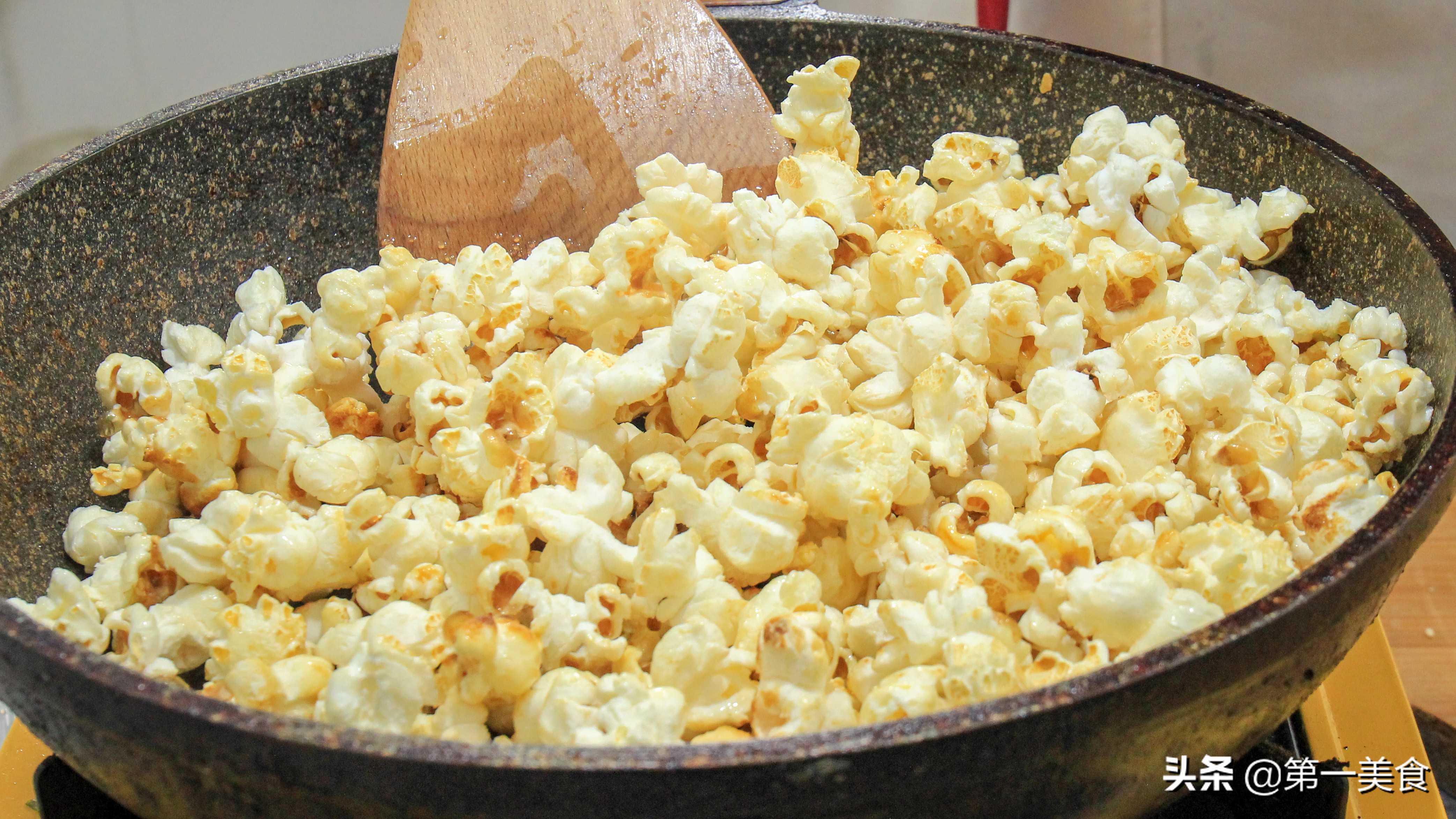 想吃爆米花不用去电影院，大厨教你在家做，操作简单，零失误